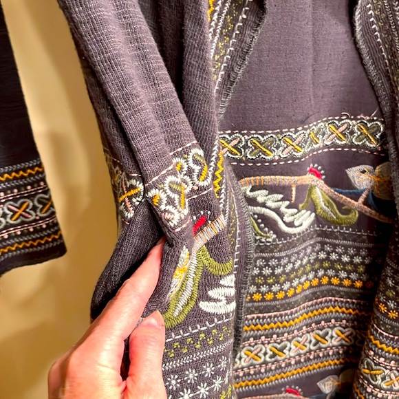 EUC, Papparazi Biz embroidered cardigan size small - Picture 3 of 3